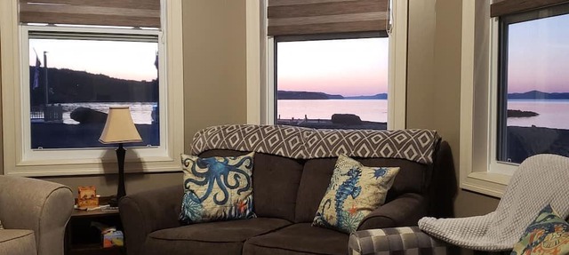 Ocean Front with Coastal View - Ocean BreeZzzz in Springdale