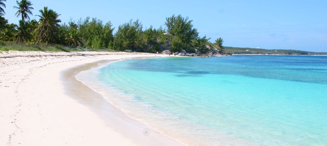 Ocean Sounds Cottage - 5 Minute Walk To Twin Coves Beach in Governor's Harbour
