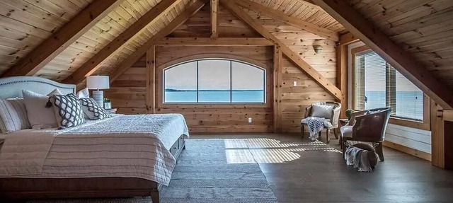 Oceanfront Estate with hot tub and gym in Cow Bay