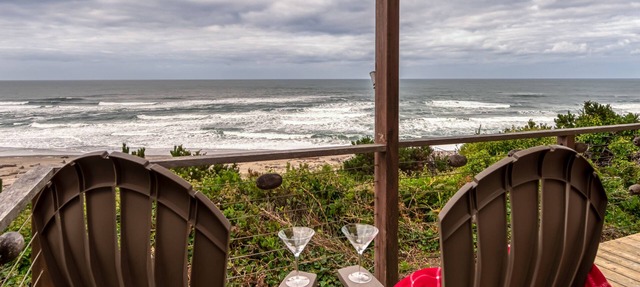 Oceanfront Home, Deck, High Windows with Amazing Views, Beach Access Nearby in Lincoln City