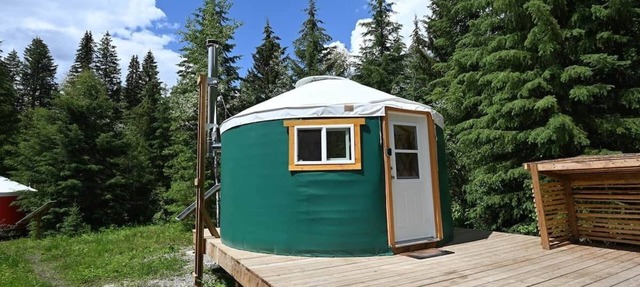 Off-Grid Green Yurt in Blaeberry