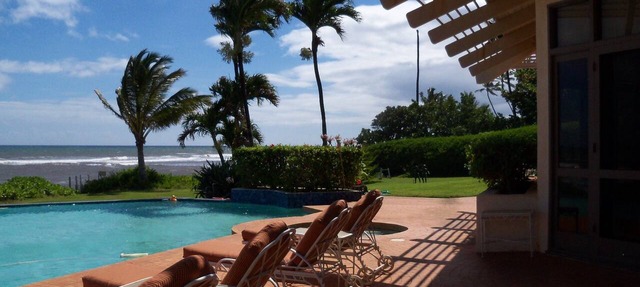One of a kind private Luxury beachfront Estate with oceanfront pool & jacuzz in Kekaha