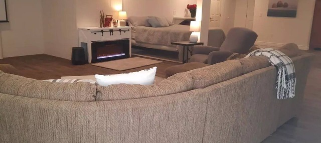 Open- Concept Design Studio- great getaway with so much room to spread out in Sarver
