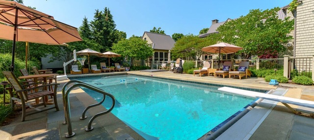 Paradise Found - Luxury Vacation- Pool, Hot tubs, Putting Green & Game Room in Fennville