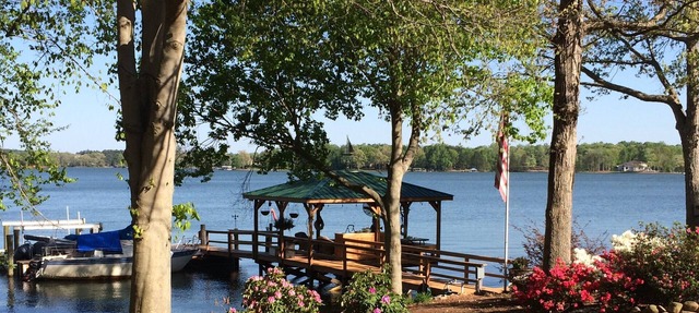 Peaceful & Clean Waterfront Suite on the Lake Norman Main Channel in Terrell