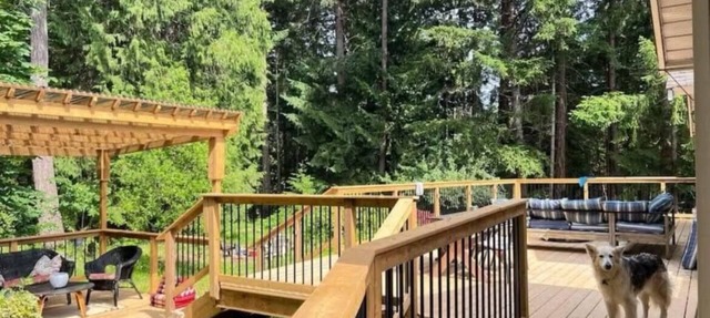 Peaceful getaway by the ocean in the privacy of trees in Comox Valley A