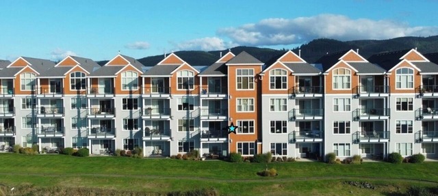 Peaceful, river front, 2-bedroom condo with WiFi in Seaside in Seaside