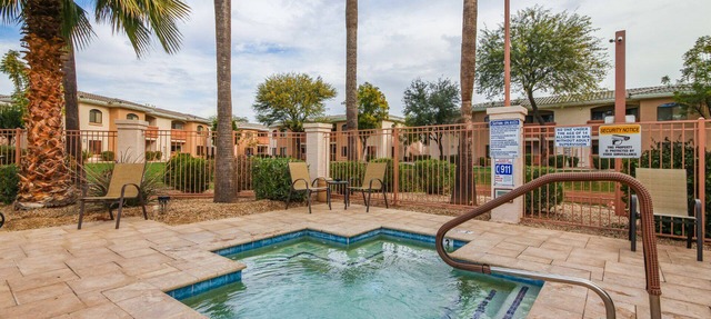 Pet Friendly! 2 KING Beds, Heated Community Pool! 3 miles from Cardinal Stadium! in Phoenix