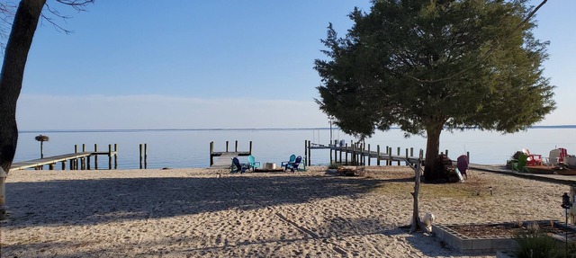 Piney Point, private , Beach Front Cottage in Piney Point