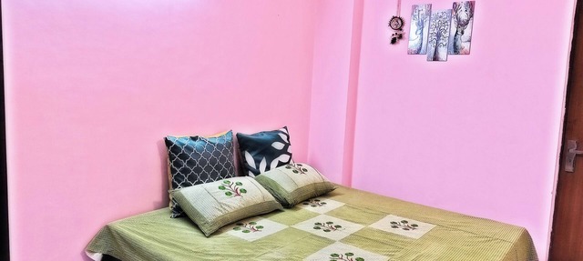 Pink Bliss: Cozy Retreat in Saket in New Delhi