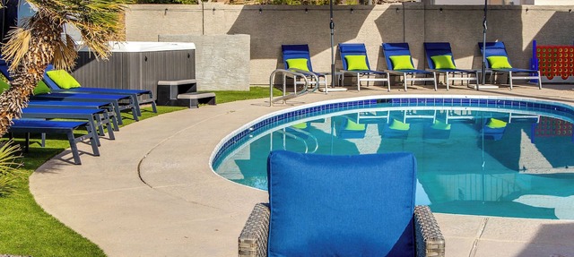 Pool, Spa, Fire Pit, Grown Up Swings-Your Own 5BR/3BA Resort-LOW Pool Heat Fee in Tempe