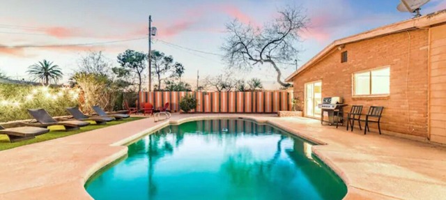 Poolside Chic: Large Group Getaway! Wow in Tucson
