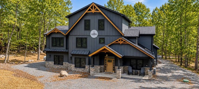 Poseidon 9BR Indoor Pool, Mini Golf, Elevator, Sleeps 30 in Lake Harmony