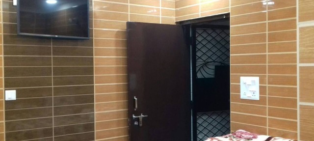 Posh, Nice Foreigner Area Lajpat Ngar Luxury Room in New Delhi