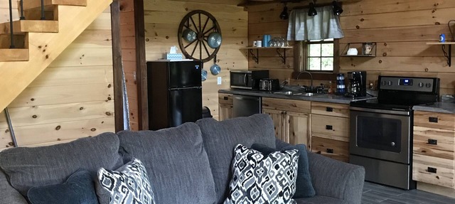 Private 2 bedroom Cabin with Large Covered Deck in Beaver