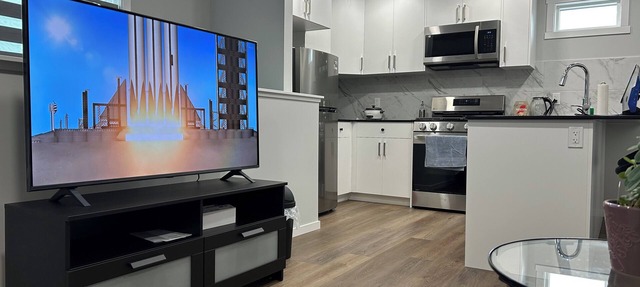 Private Garden Suite – 1 Queen Bed, 1 Double Bed & Full Amenities in Edmonton