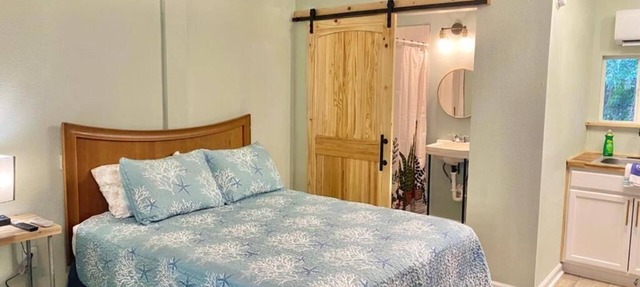 Queen Kitchenette by the Bay #16 in Panacea