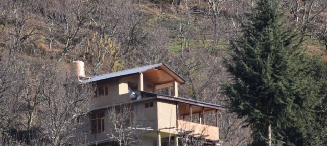 Quiet & peaceful Apple Farm Stay in Naggar