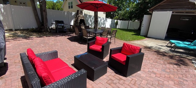 Quiet street one block to shops, restaurants & waterfront. Barn with AC TV &WIFI in Greenport