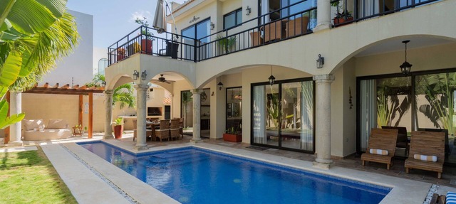 Relax in a Stunning Tulum Private Villa, Pool, Cabana, Terraces, 4BR, Sleeps 10 in Tulum