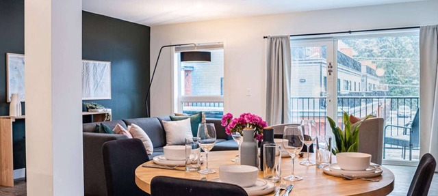 Revelstoke - Powder Village Retreat-A/C and Private Hot Tub in Revelstoke