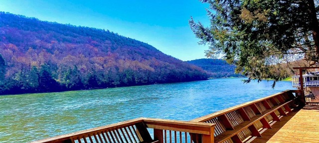Riverfront Paradise in Kennerdell