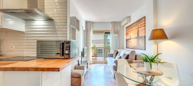 ‘Romana Playa’ Apartment with Pool, Wi-Fi & Air Conditioning in Marbella
