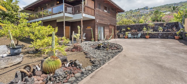 Romantic Tropical Retreat, Walk 150 Yards to the Ocean! in Captain Cook