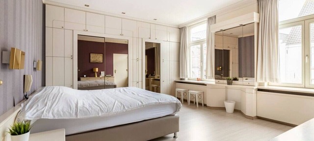 ROOM N°2/Bright King Suite * Ensuite Bathroom in Brugge