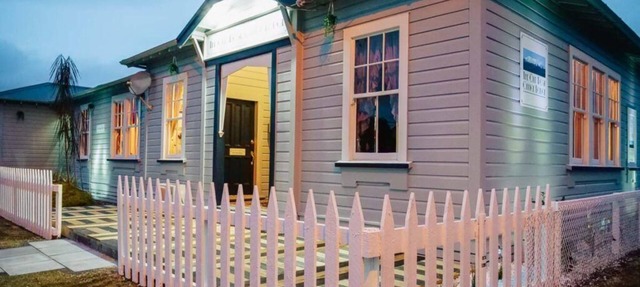 Ruapehu's OWHANGO OLD POST OFFICE 1-3 Bdr West-Wing Apt with Sauna & SpaPool in Owhango