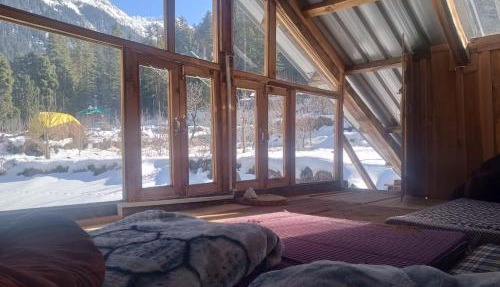 Rustic Himalayan Stay Apple Orchards Fairy Forest in Kalgha
