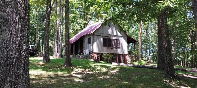 Rustic mountain retreat in beautiful Millboro - enjoy the solitude of the woods. in Millboro