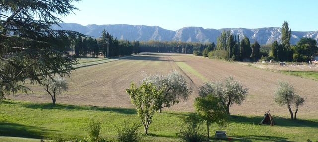 Saint-Remy-de-Provence, Gîte de France label, all mod cons, view of les Alpilles in Saint-Rémy-De-Provence