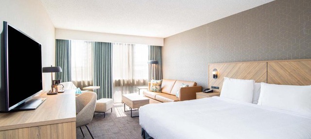 Sandman Hotel Montreal - Longueuil in Longueuil