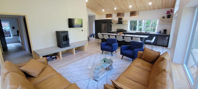 Secluded Chalet with hot tub, sauna, and cold plunge in Wentworth