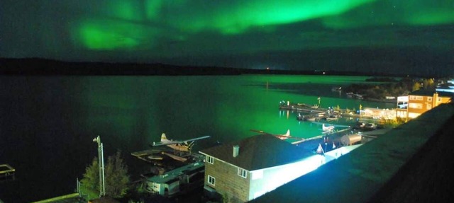 See Aurora and lake from EVERY room - 2bd 2bth in Yellowknife