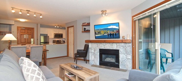 Ski in/Ski out at The Aspens with Outdoor Heated Pool + Hot tubs! in Whistler