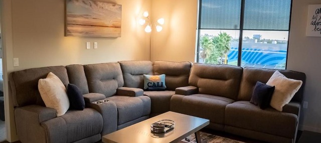 Smart & Luxurious ~ Mins to Disney ~ Queen Beds in Anaheim