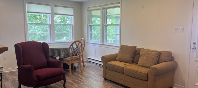 Soothing cottage with AC in Head Of Saint Margarets Bay. Ocean view in Head Of Saint Margarets Bay