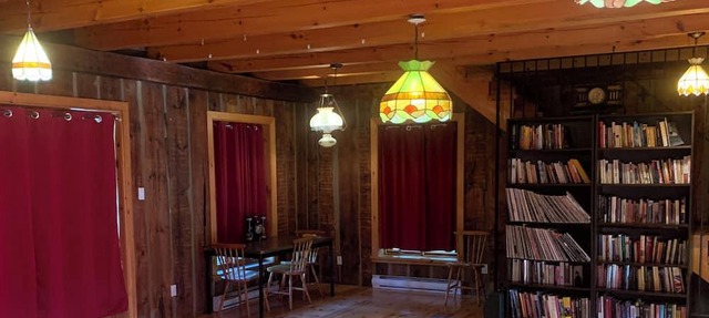 Spacious Chalet for rent in the Laurentia s, one hour from Montreal. Sleeps 4. in Saint-André-d'Argenteuil