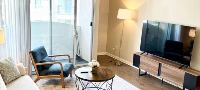 Spacious 2B 2B Apartment in Marina Del Rey with Pool in Los Angeles