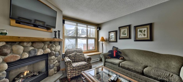 Spacious 3 Level Condo Close to Village | Access to Ski-Out Trail | Private Hot Tub | Fireplace in Sun Peaks