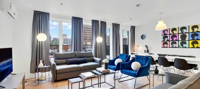 Spacious 3BR Penthouse Rooftop Sleeps 12 in Montréal