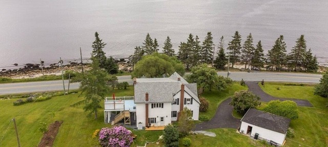 Spacious 4BR Family Beach House in Queensland N.S in Hubbards