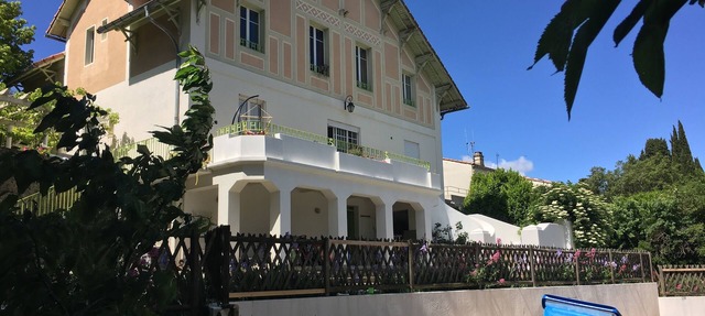 Spacious house, jacuzzi, swimming pool, garden, comfort near tourist sites in Cavanac