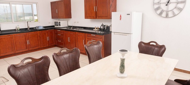 Spacious ideal 3-bedroom Condo in amazing Falmouth Harbour with Pool, Wi Fi, AC in Falmouth Harbour