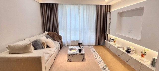 Spacious master bedroom equipped with a private walk-in closet near Yuyuan in Shanghai