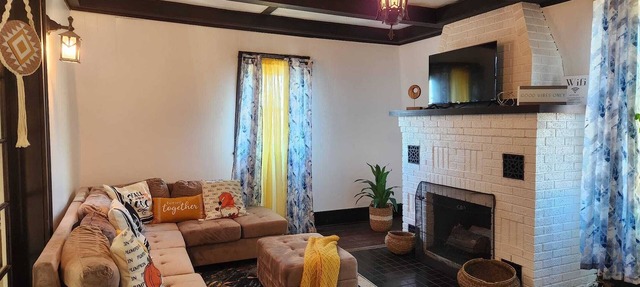 Spacious Old English style with a modern theme in Troy