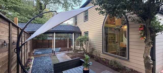 Spacious Stone Mountain Home 5 Min to Park & 25 Mins to Downtown ATL in Stone Mountain