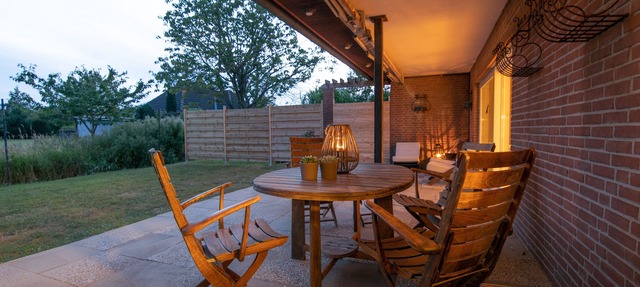 Spacious vacation apartment with garden, surrounded by greenery. in Westerdeichstrich